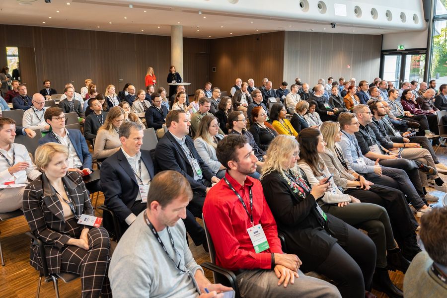 A packed session at DGS25