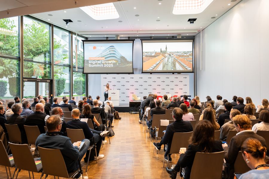 A session in progress at DGS25